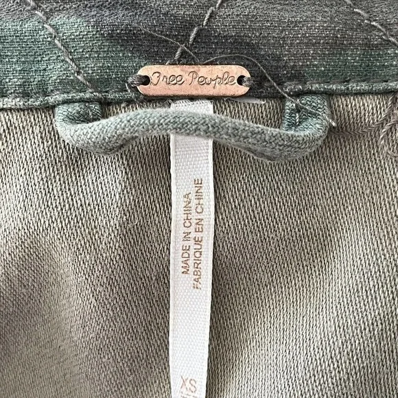 𝅺FREE People Not Your Brothers Faded Green Camo Print Surplus Shacket Jacket XS - Picture 13 of 14